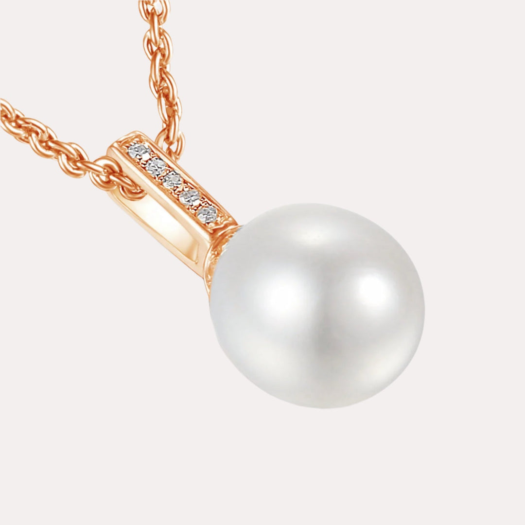 Classic Round Pearl & Diamond Line Drop Pendant Necklace In 18K Gold - The Jewelyst. - Classic Round Pearl & Diamond Line Drop Pendant Necklace In 18K Gold