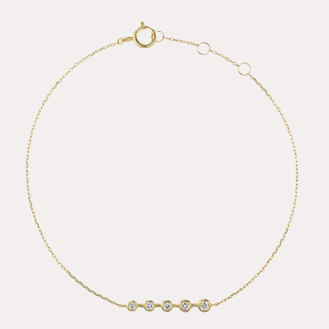 Round Brilliant Cut Rubover Bar Diamond Bracelet In 18K Gold - The Jewelyst. - Round Brilliant Cut Rubover Bar Diamond Bracelet In 18K Gold
