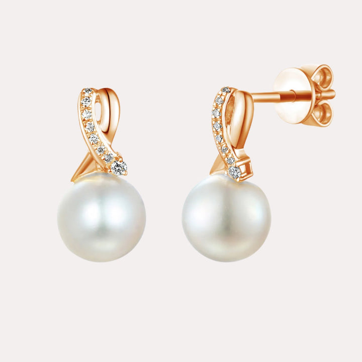 Round Pearl & Diamond Ribbon Stud Earrings In 18K Gold - The Jewelyst. - Round Pearl & Diamond Ribbon Stud Earrings In 18K Gold