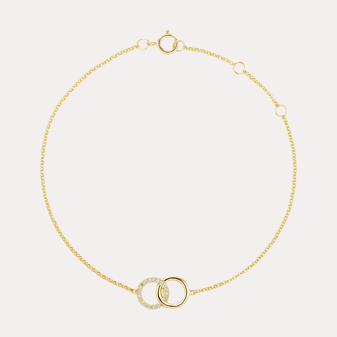 Diamond & Plain Coupled Circle Bracelet In 18K Gold