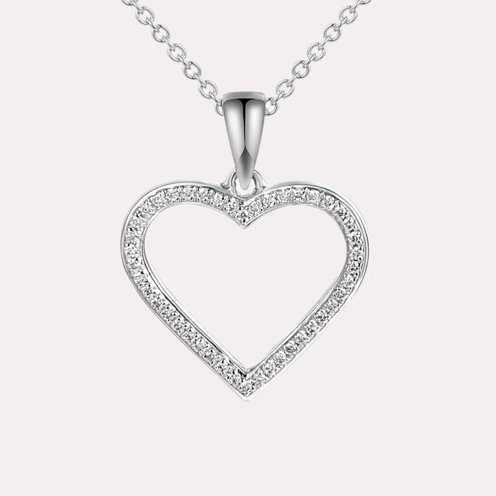 Round Brilliant Diamond Heart Shape Pendant Necklace In 18K Gold
